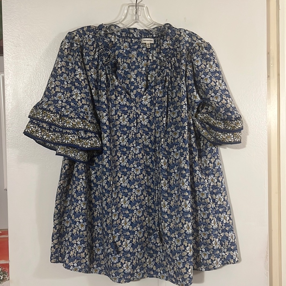 Max Studio blue floral short sleeve blouse NWOT